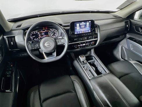 Used 2025 Nissan Pathfinder SL FWD image 29