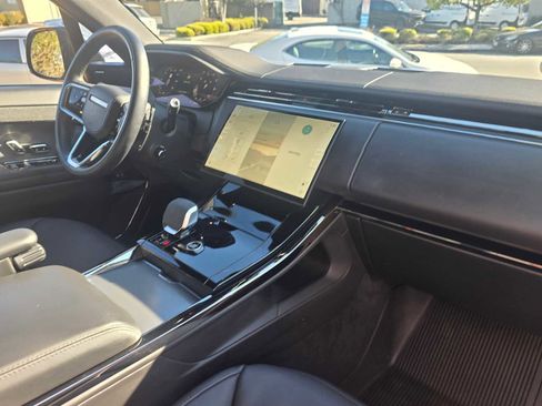 Used 2024 Land Rover Range Rover Sport SE image 12