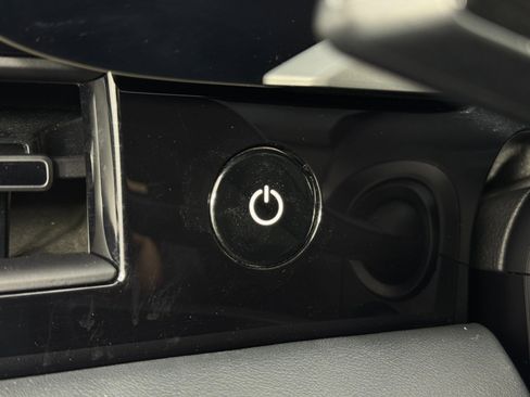 Used 2022 Porsche Taycan image 19