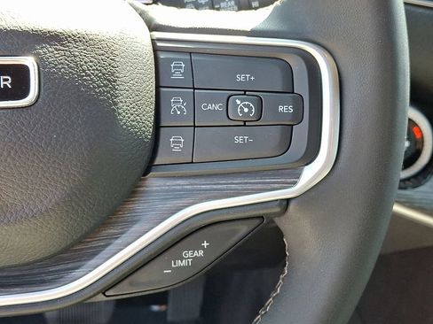 Used 2024 Jeep Wagoneer Series II w/ Flexible Seating Group AWD/4WD image 23