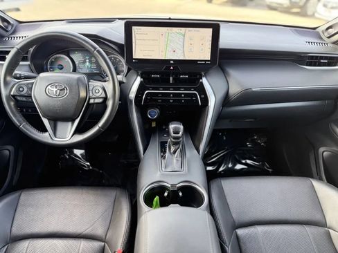 Used 2021 Toyota Venza Limited image 15