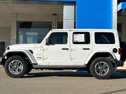 Used 2018 Jeep Wrangler Unlimited Sahara image 9