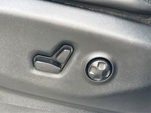 Used 2018 Chrysler Pacifica Limited FWD image 23