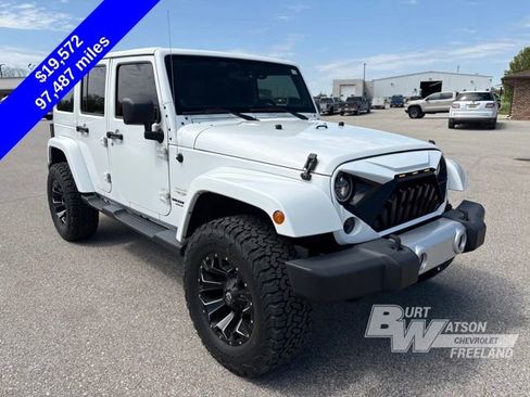 Used 2013 Jeep Wrangler Unlimited Sahara w/ Dual Top Group AWD/4WD image 8