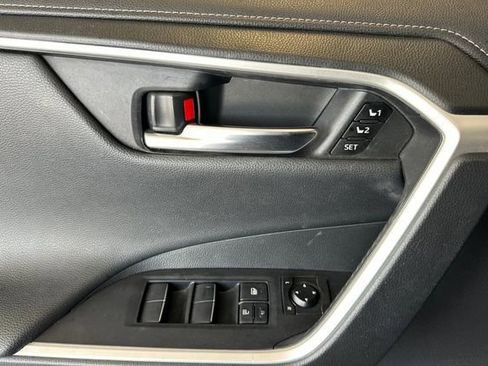 Used 2019 Toyota RAV4 Limited w/ Advanced Technology Package FWD image 12