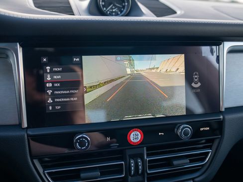 New 2026 Porsche Macan image 18