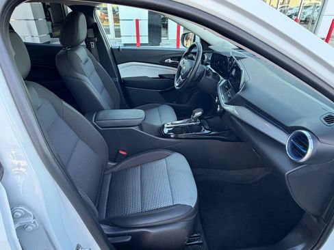 Certified 2025 Chevrolet Trax LT w/ LT Convenience Package image 24