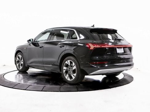 Used 2022 Audi e-tron Premium image 3