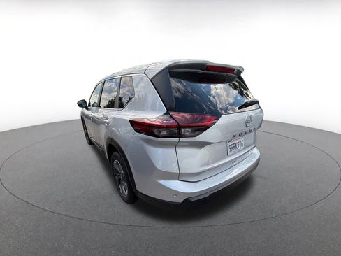 Used 2025 Nissan Rogue SV FWD image 5