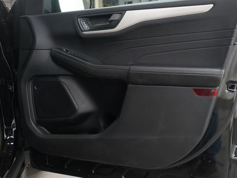 Used 2022 Ford Escape SE image 12