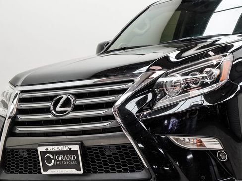 Used 2017 Lexus GX 460 AWD/4WD image 2