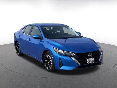 Used 2025 Nissan Sentra SV image 3