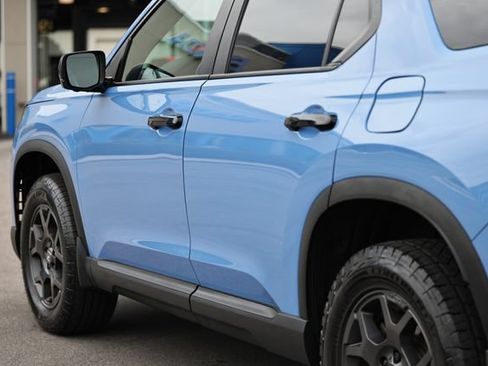 Used 2023 Honda Pilot TrailSport image 8