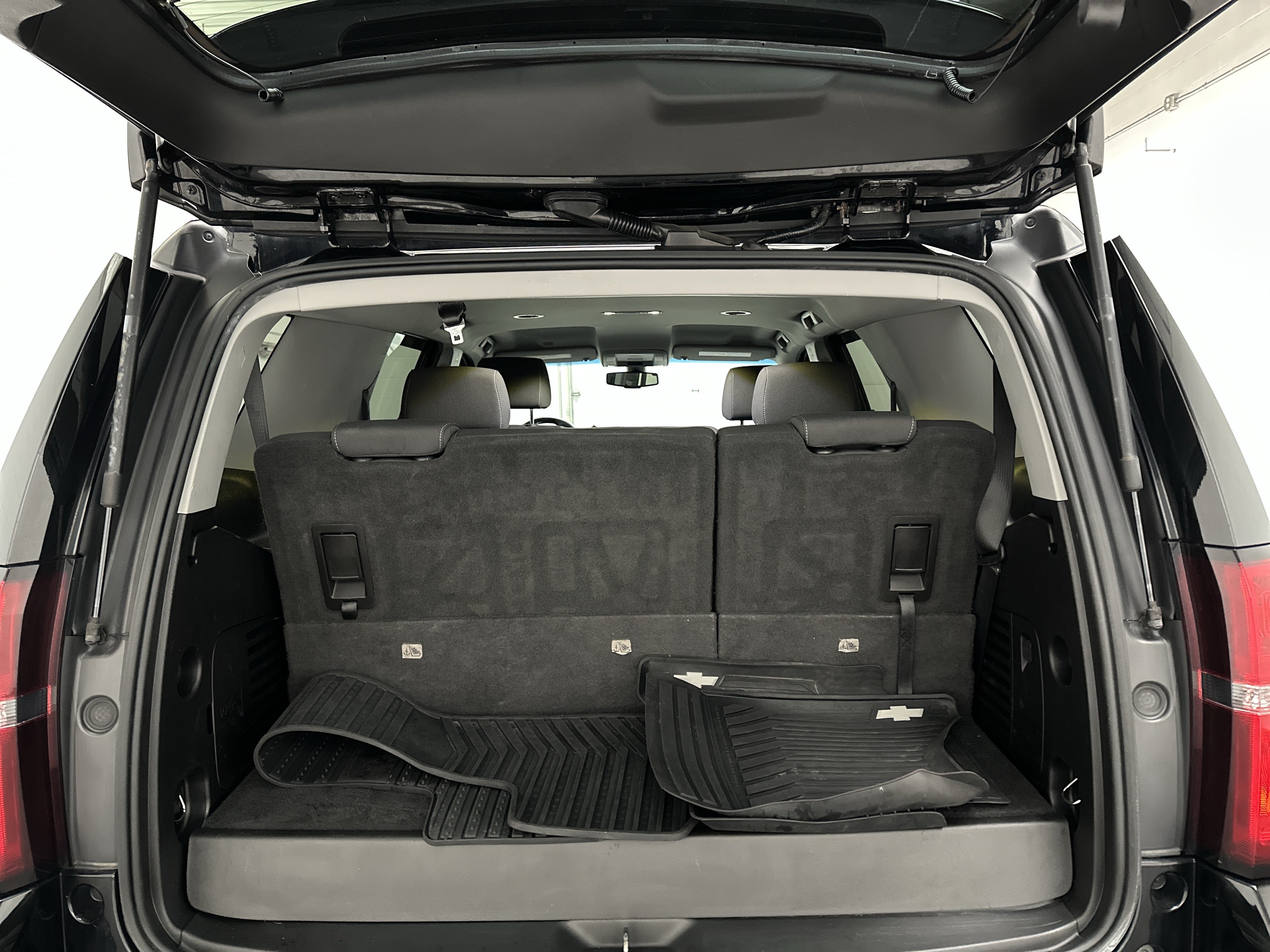 Used 2018 Chevrolet Tahoe LS w/ All-Season Package AWD/4WD image 14