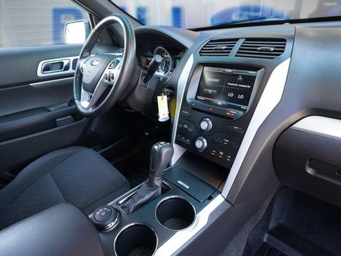 Used 2014 Ford Explorer XLT w/ Equipment Group 201A AWD/4WD image 27