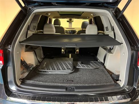 Used 2022 Volkswagen Atlas SEL Premium image 5