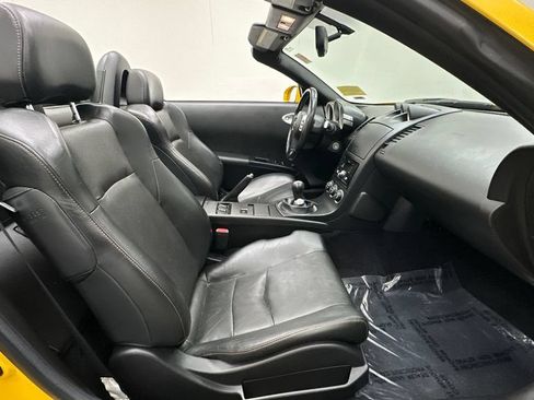Used 2005 Nissan 350Z Touring RWD image 10