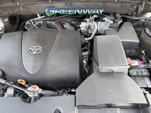 Used 2019 Toyota Highlander Limited Platinum FWD image 11