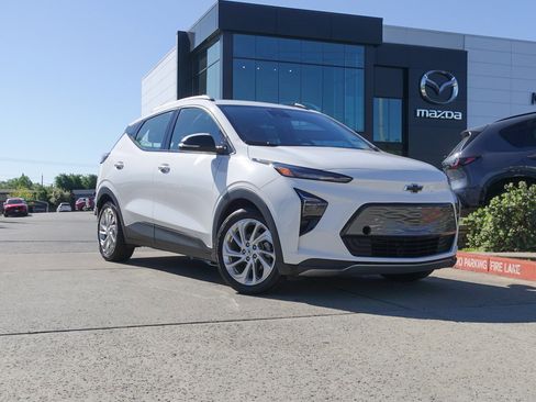 Used 2023 Chevrolet Bolt EUV LT image 1