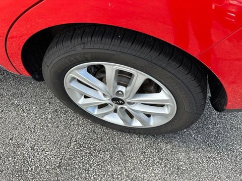 Used 2017 Kia Soul + FWD image 8