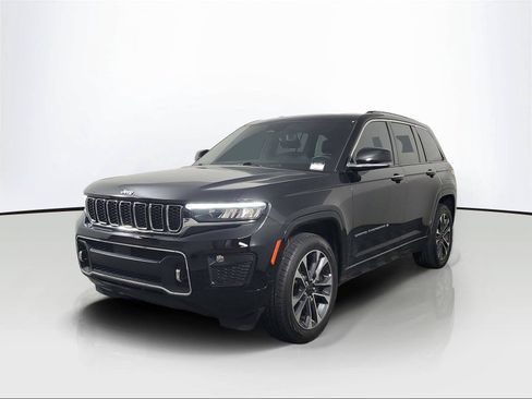 Used 2022 Jeep Grand Cherokee Overland w/ Luxury Tech Group IV AWD/4WD image 3