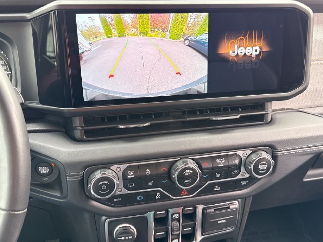 Used 2024 Jeep Wrangler Unlimited Sahara AWD/4WD image 26