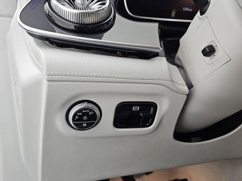 Used 2023 Mercedes-Benz EQE 350+ 4MATIC Sedan image 9