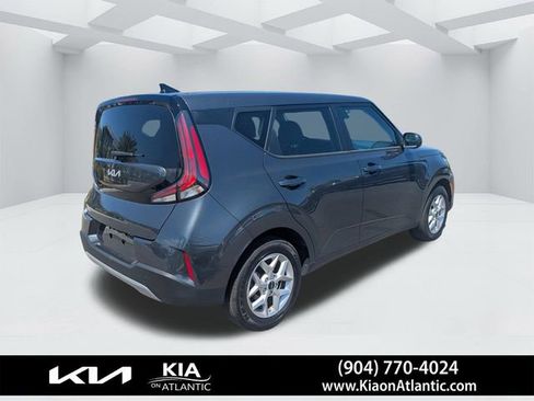 Used 2025 Kia Soul LX FWD image 3