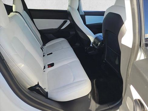 Used 2020 Tesla Model Y Long Range image 16