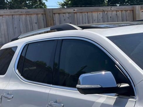 Used 2023 GMC Acadia Denali w/ Denali Technology Package FWD image 3