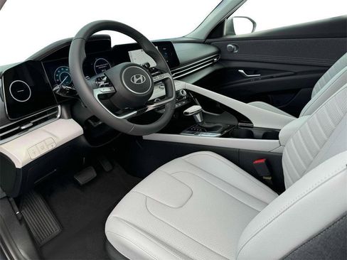 New 2025 Hyundai Elantra Limited image 14