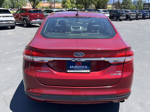 Used 2017 Ford Fusion SE FWD image 9
