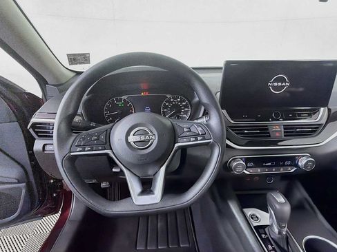 Used 2025 Nissan Altima 2.5 SV w/ SV Special Edition Package FWD image 9