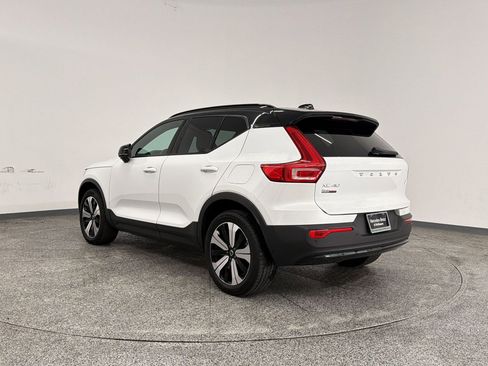 Used 2023 Volvo XC40 Recharge Core AWD/4WD image 3