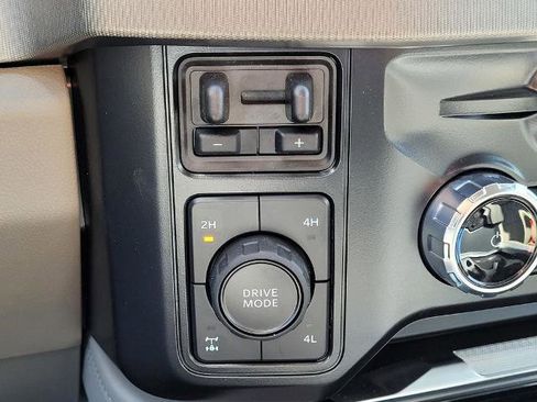 New 2025 Ford F350 Platinum w/ Platinum Plus Package image 24