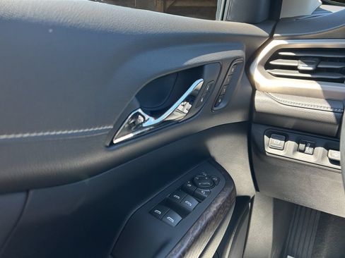 Certified 2023 GMC Acadia Denali w/ Denali Ultimate Package FWD image 22