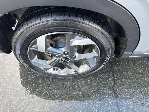 Used 2022 Hyundai Venue Limited image 12