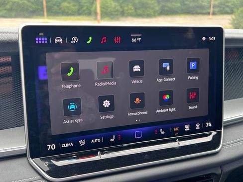 New 2026 Volkswagen Tiguan SE R-Line FWD image 15