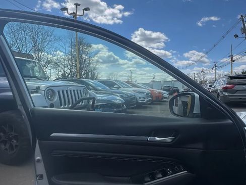 Used 2022 Nissan Altima 2.5 SV w/ SV Premium Package image 9