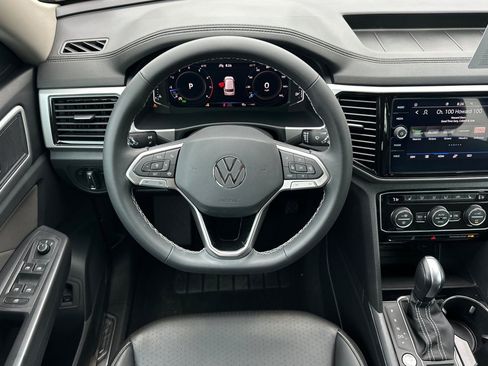 Used 2023 Volkswagen Atlas SE w/ Black Wheel Package FWD image 14