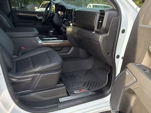 Used 2024 Chevrolet Silverado 1500 LT Trail Boss w/ Convenience Package II AWD/4WD image 15