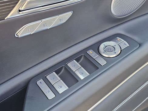 Certified 2025 Genesis GV80 3.5T image 32