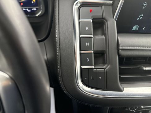 Used 2023 Chevrolet Suburban Z71 image 22