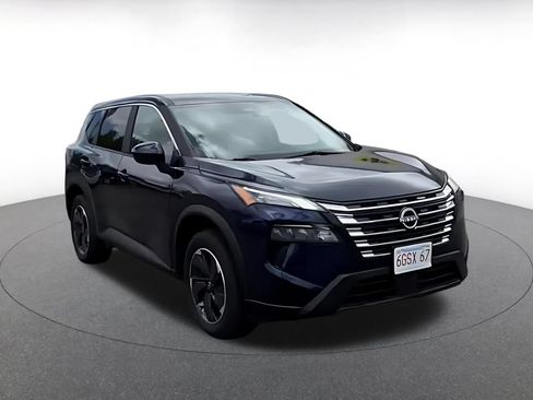 Used 2025 Nissan Rogue SV AWD/4WD image 3