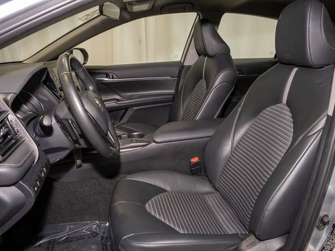 Used 2024 Toyota Camry SE image 9