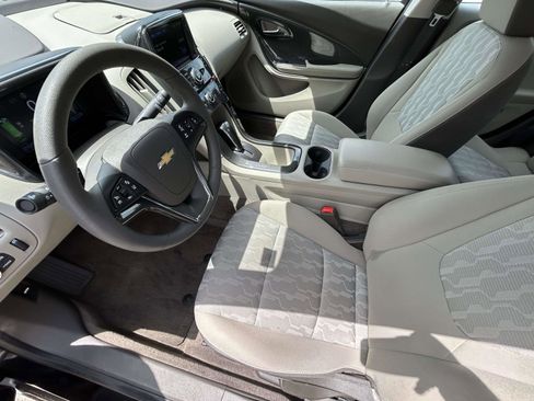 Used 2013 Chevrolet Volt w/ Enhanced Safety Package 2 FWD image 10