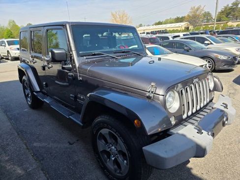 Used 2017 Jeep Wrangler Unlimited Sahara w/ Connectivity Group image 3