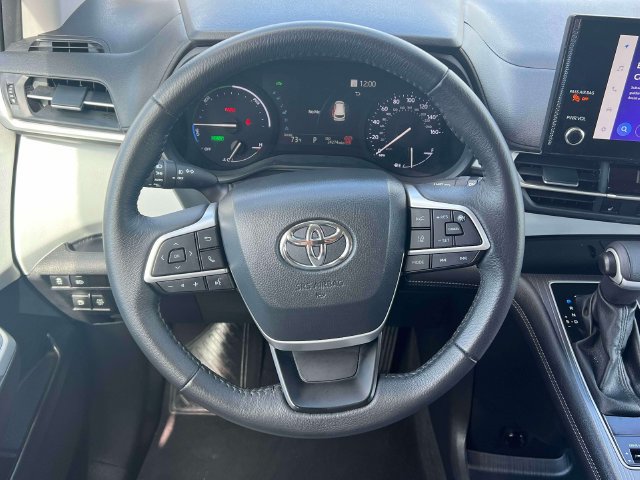 Used 2025 Toyota Sienna XLE FWD image 17