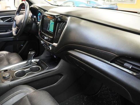 Used 2018 Chevrolet Traverse LT image 28
