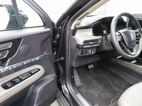 Used 2025 Lincoln Corsair AWD w/ Jet Appearance Package image 53
